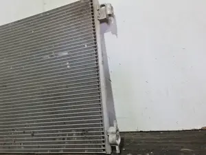 Foto de CONDENSADOR / RADIADOR AIRE ACONDICIONADO RENAULT CLIO IV referencia 921006843R foto 3