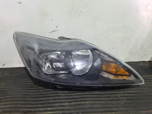 Foto de FARO DERECHO FORD FOCUS BERLINA (CAP) referencia 8M5113W029CE