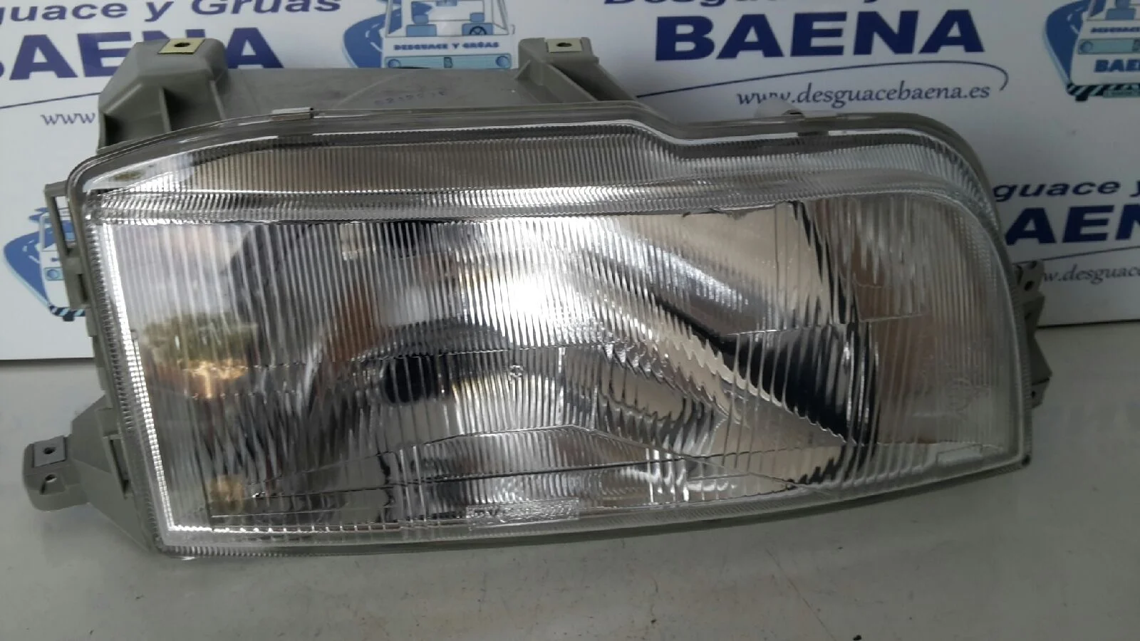 Foto de FARO DERECHO SIN MARCA SIN MODELO