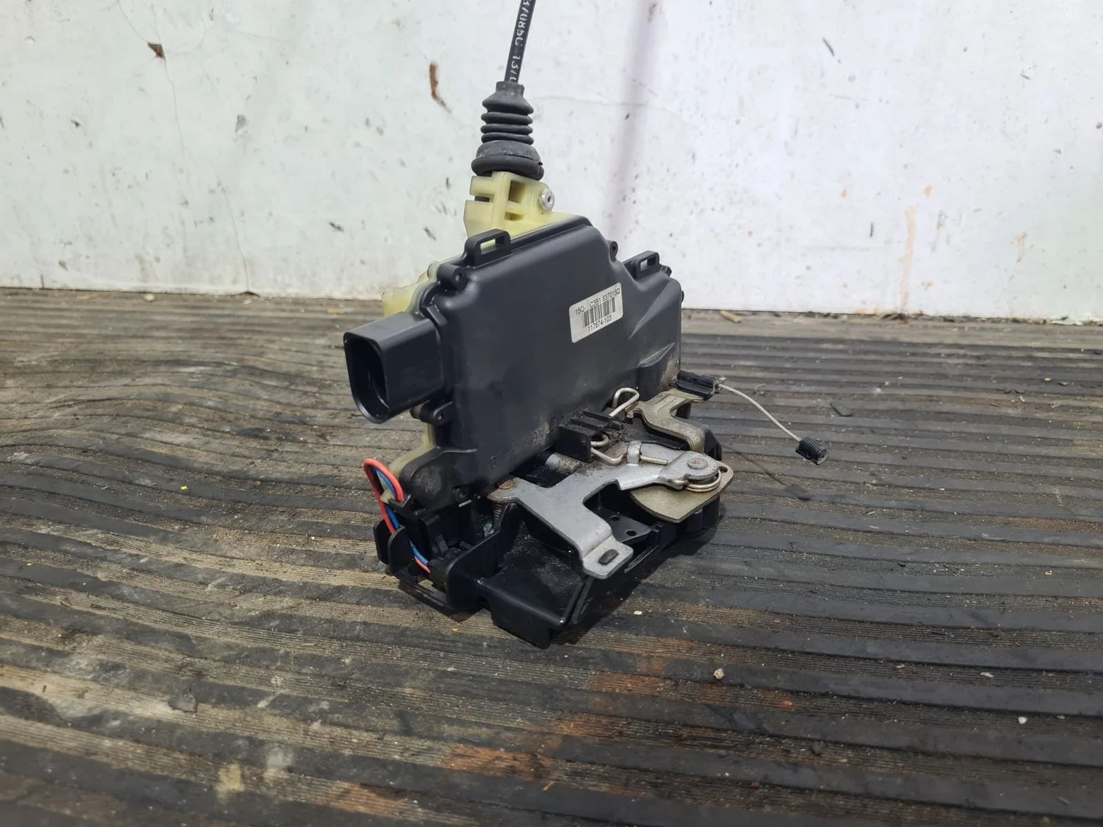Foto de CERRADURA PUERTA DELANTERA IZQUIERDA SEAT LEON (1M1) referencia C3B1837015Q