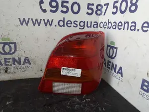 Foto de PILOTO TRASERO DERECHO FORD FIESTA BERL./COURIER referencia 89FG13N004 AA