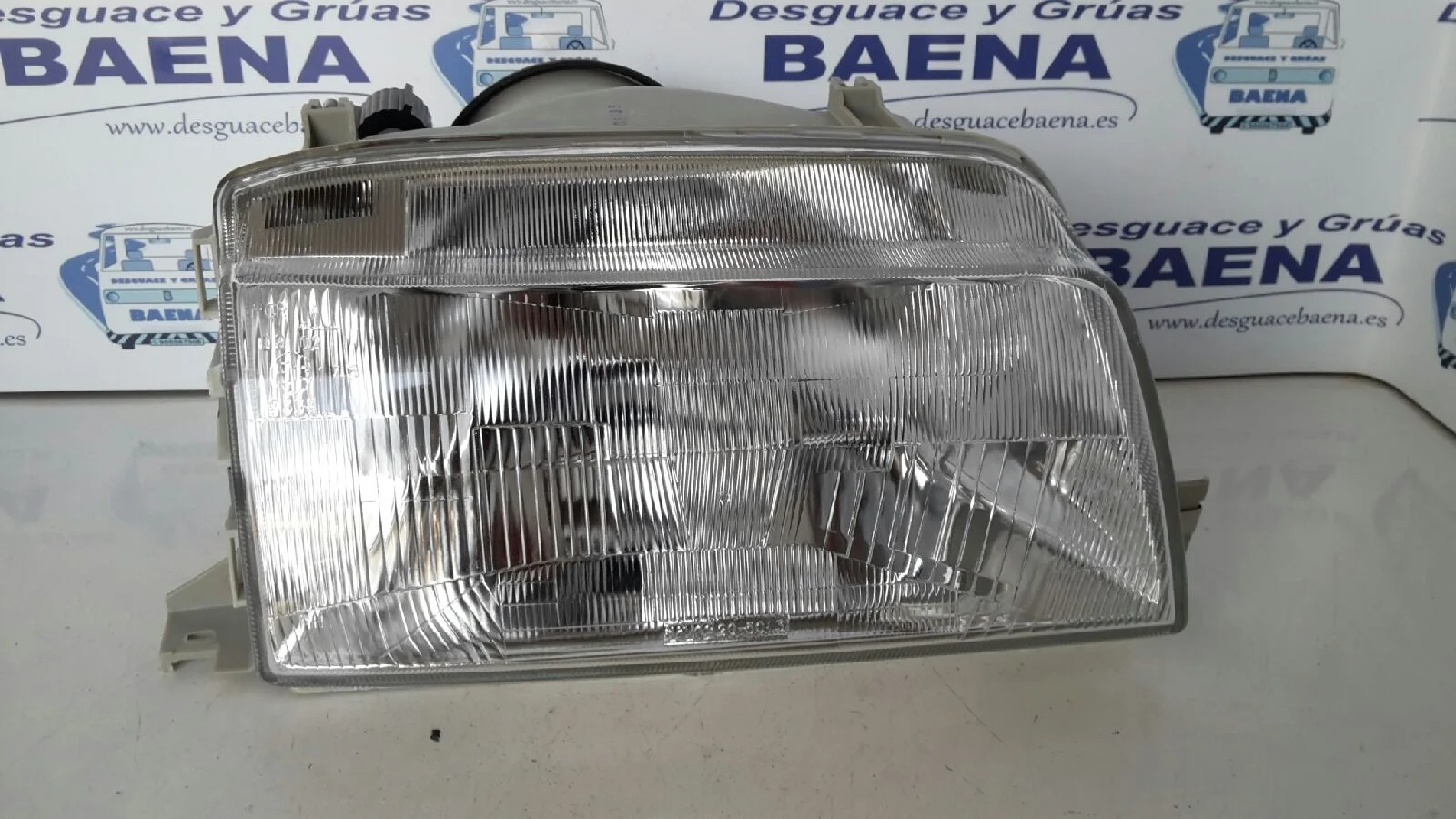 Foto de FARO DERECHO SIN MARCA SIN MODELO