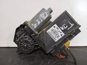 Foto de MOTOR ELEVALUNAS TRASERO DERECHO AUDI A4 AVANT (8E) referencia 105849101