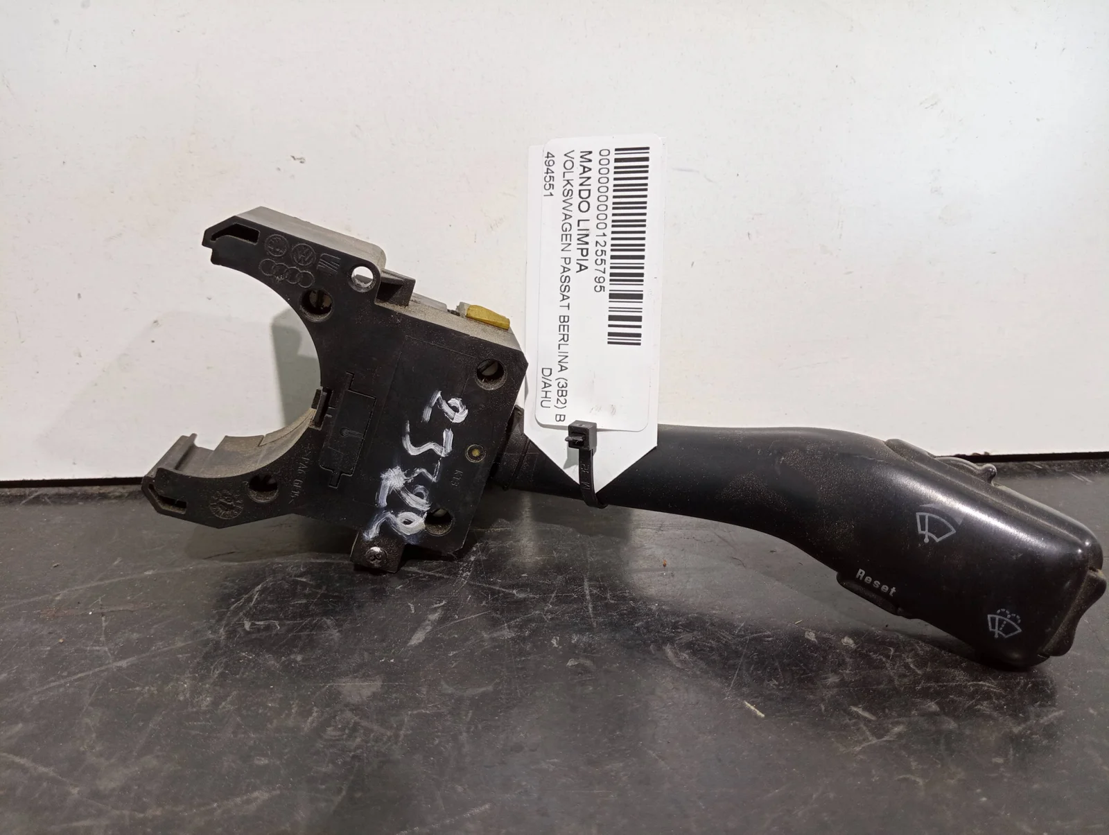 Foto de MANDO LIMPIA VOLKSWAGEN PASSAT BERLINA (3B2) referencia 494551