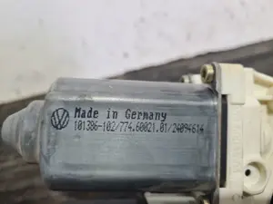 Foto de MOTOR ELEVALUNAS DELANTERO DERECHO SIN MARCA SIN MODELO referencia 104383101 foto 4
