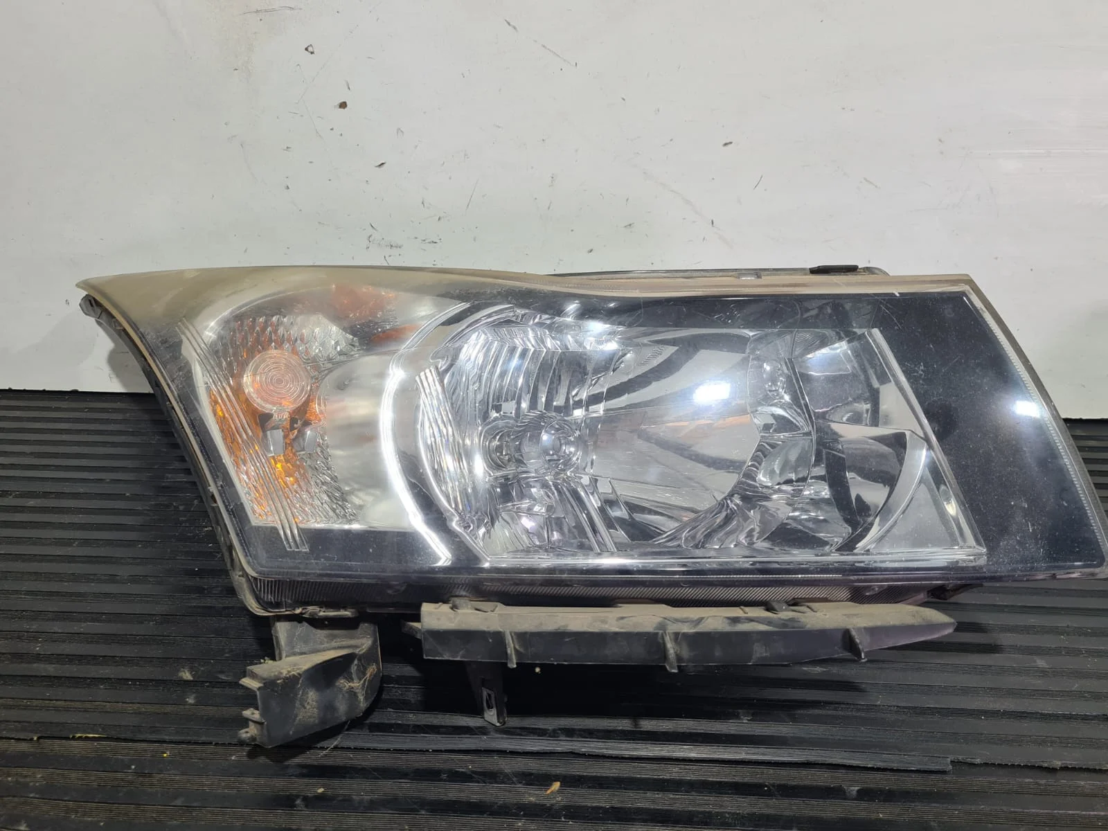 Foto de FARO DERECHO CHEVROLET CRUZE referencia 12412