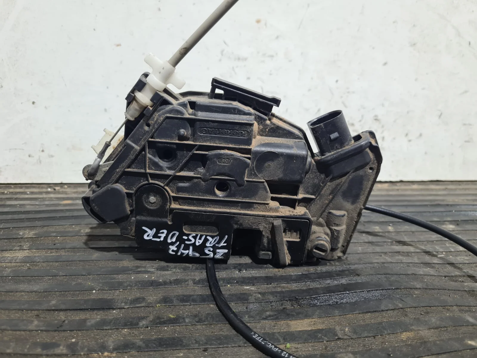 Foto de CERRADURA PUERTA TRASERA DERECHA SEAT IBIZA BERLINA (6J5) referencia 6J0839016E
