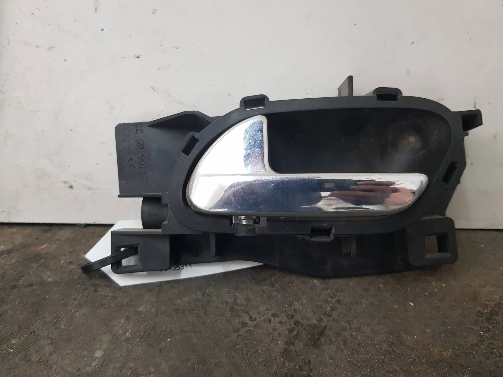Foto de MANETA INTERIOR DELANTERA IZQUIERDA SIN MARCA SIN MODELO referencia 96435311