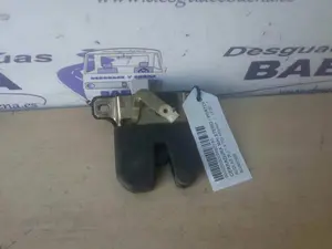 Foto de CERRADURA MALETERO / PORTON AUDI A3 (8L) referencia 8L0827505
