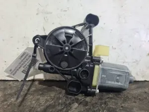 Foto de MOTOR ELEVALUNAS DELANTERO IZQUIERDO VOLKSWAGEN SIN MODELO referencia 5Q0959801C foto 2