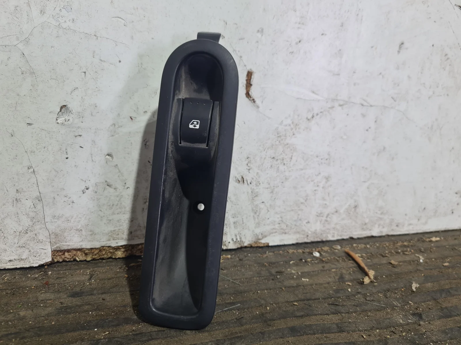 Foto de MANDO ELEVALUNAS TRASERO DERECHO RENAULT SCENIC II (JM) referencia 156013870