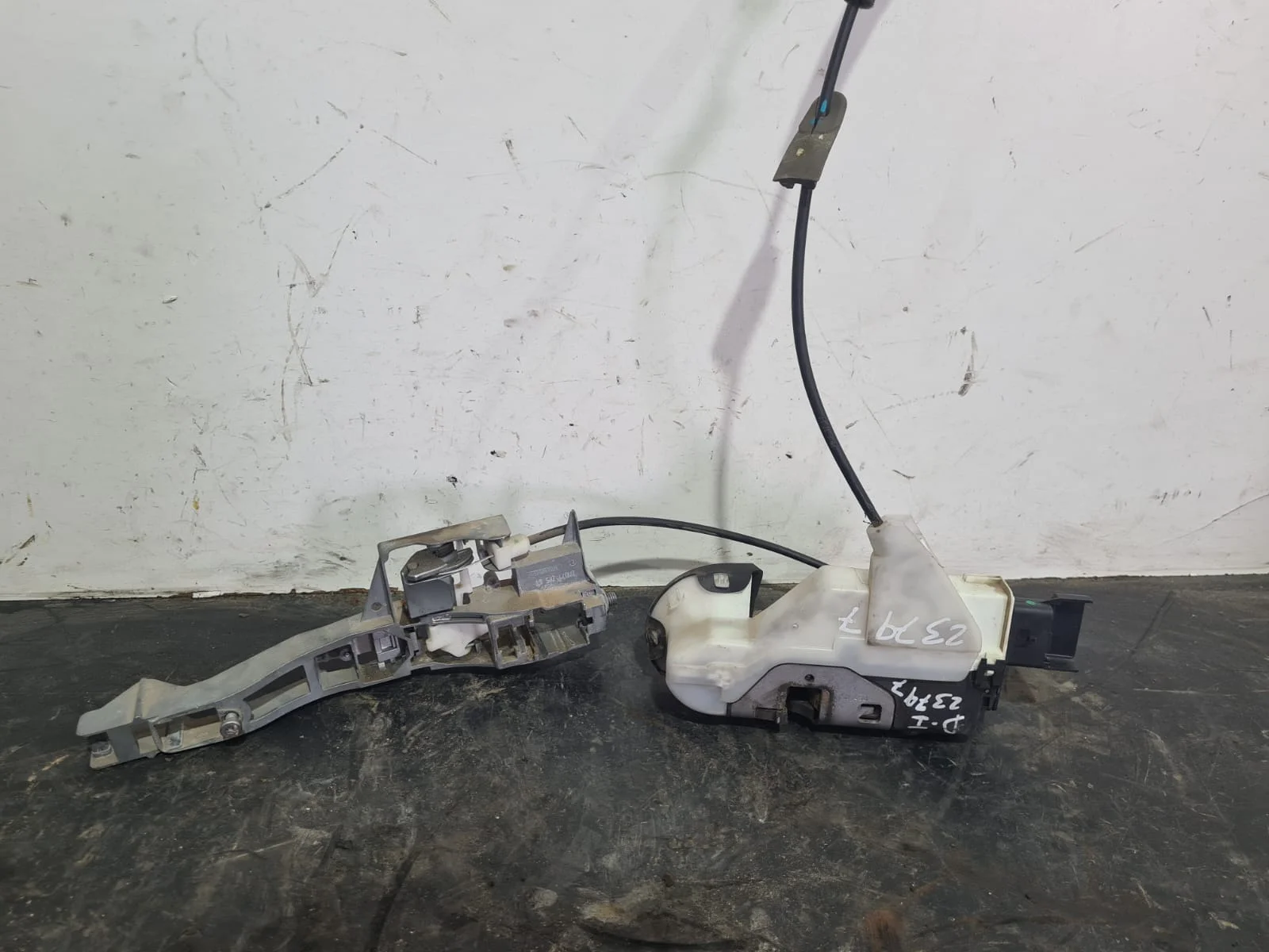 Foto de CERRADURA PUERTA DELANTERA IZQUIERDA CITROEN C3 referencia A04088