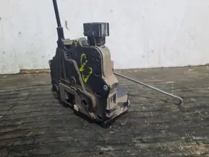 Foto de CERRADURA PUERTA DELANTERA DERECHA OPEL CORSA D referencia 13258274 foto 2