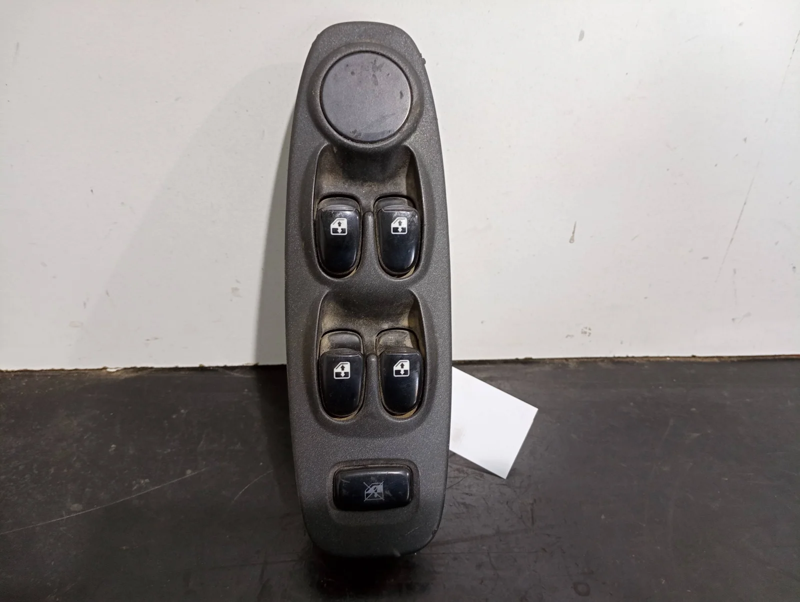 Foto de MANDO ELEVALUNAS DELANTERO IZQUIERDO SIN MARCA SIN MODELO referencia 620W10270