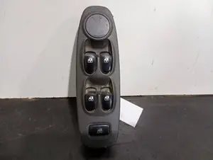 Foto de MANDO ELEVALUNAS DELANTERO IZQUIERDO SIN MARCA SIN MODELO referencia 620W10270