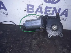 Foto de MOTOR ELEVALUNAS DELANTERO DERECHO MERCEDES-BENZ CLASE A (BM 168)