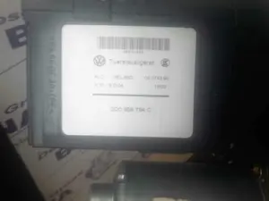 Foto de MOTOR ELEVALUNAS TRASERO DERECHO VOLKSWAGEN TOUAREG (7LA) referencia 3D0959794C foto 2