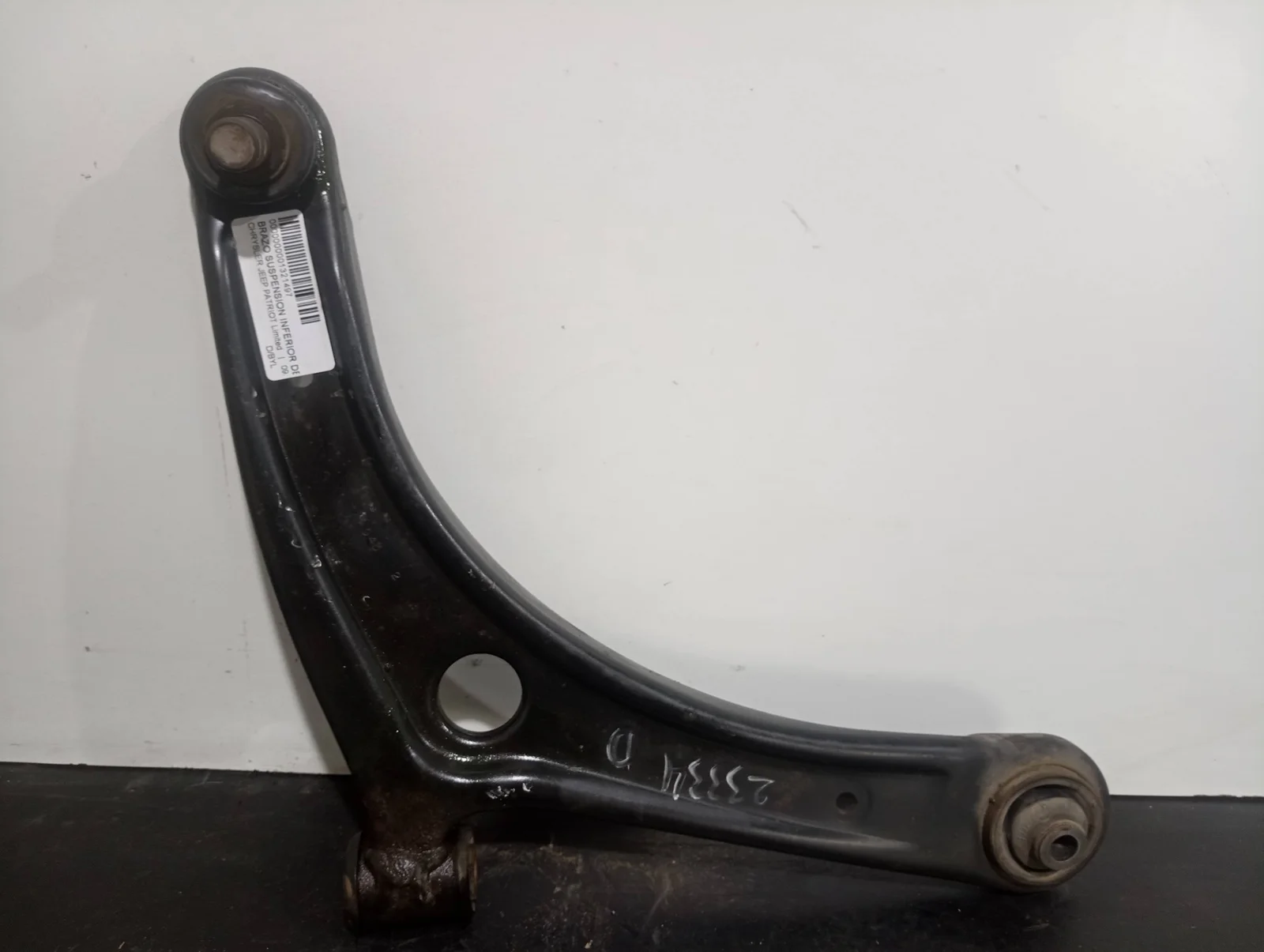 Foto de BRAZO SUSPENSION INFERIOR DELANTERO DERECHO CHRYSLER JEEP PATRIOT