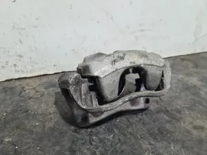 Foto de PINZA DE FRENO DELANTERA DERECHA TOYOTA C-HR (X10) foto 2