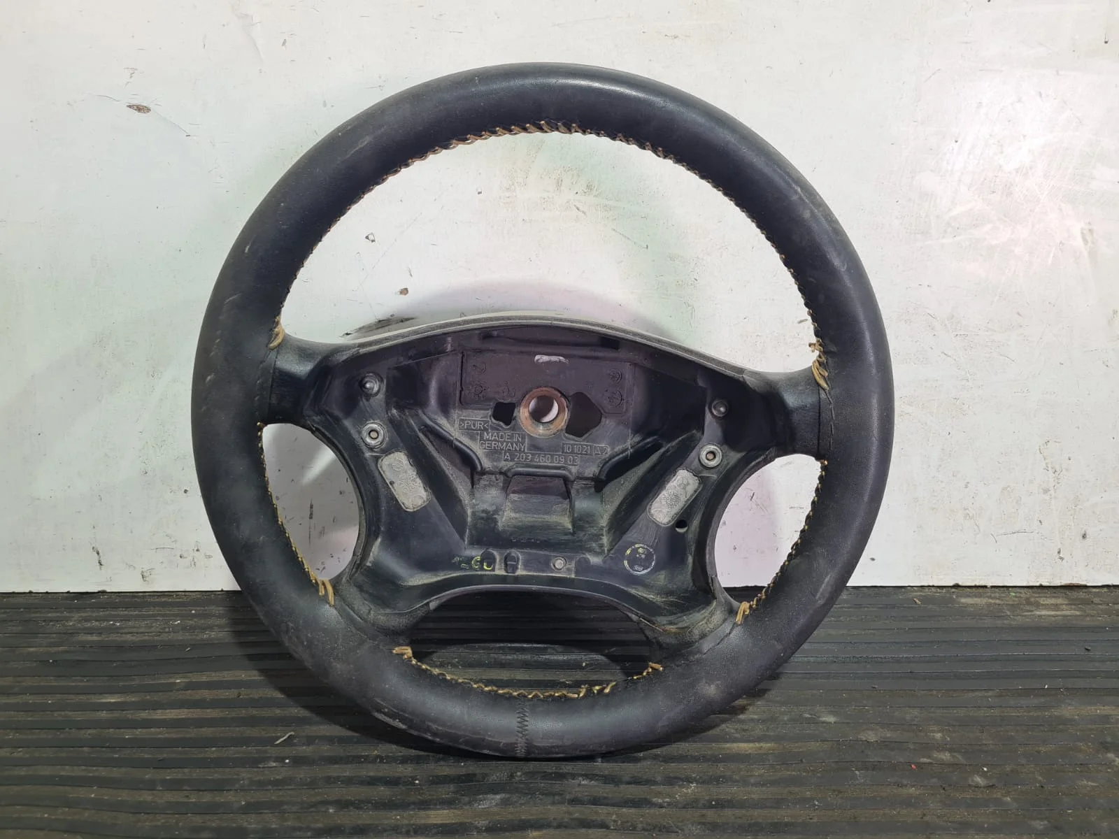 Foto de VOLANTE MERCEDES-BENZ CLASE C (BM 203) BERLINA referencia A2034600903