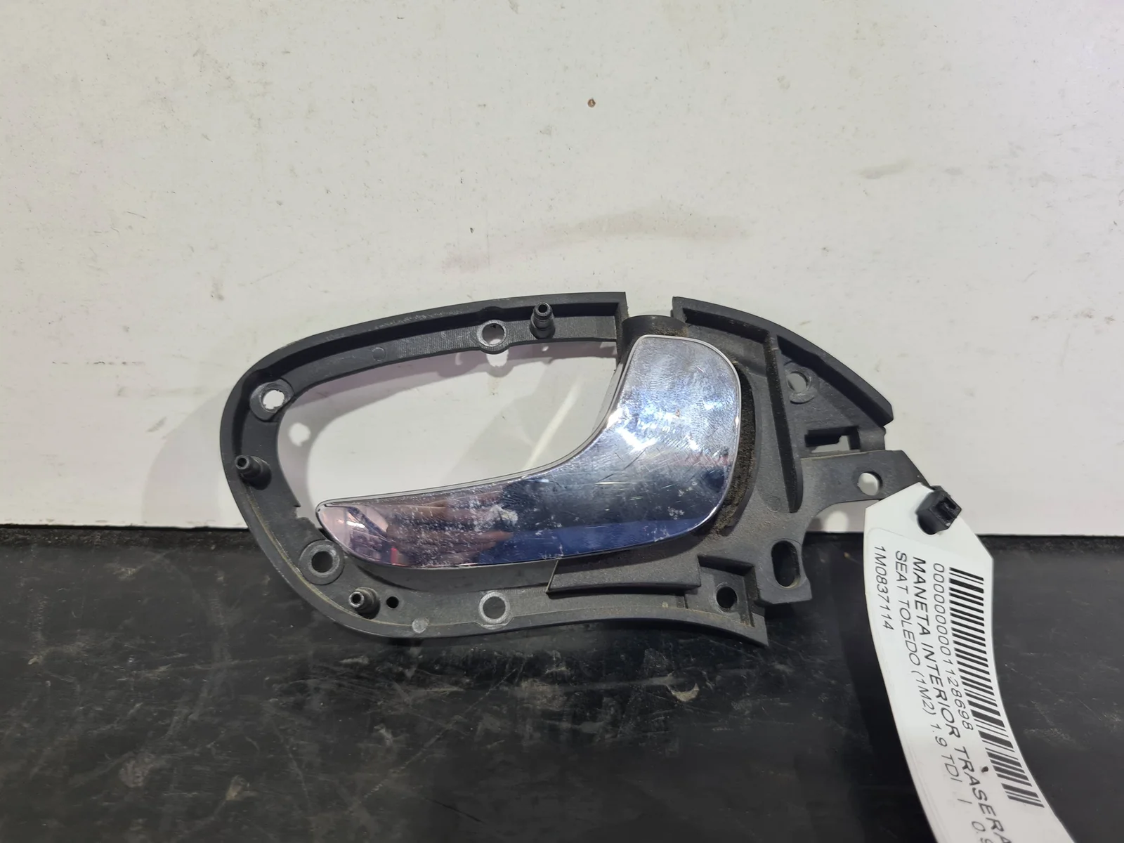Foto de MANETA INTERIOR TRASERA DERECHA SIN MARCA SIN MODELO referencia 1M0837114