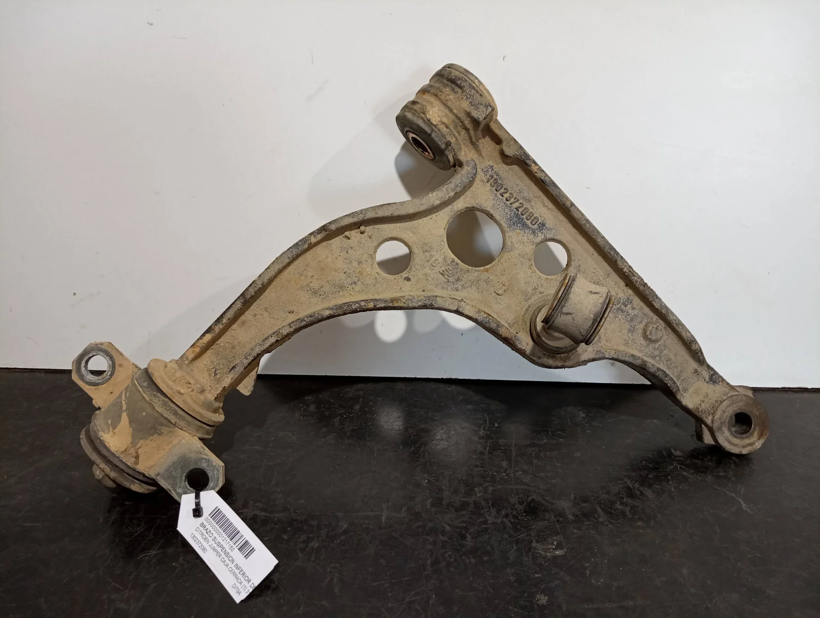 Foto de BRAZO SUSPENSION INFERIOR DELANTERO DERECHO CITROEN JUMPER FURGÓN referencia 1302372080