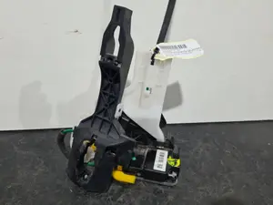 Foto de CERRADURA PUERTA DELANTERA DERECHA SIN MARCA SIN MODELO referencia 81320A6110
