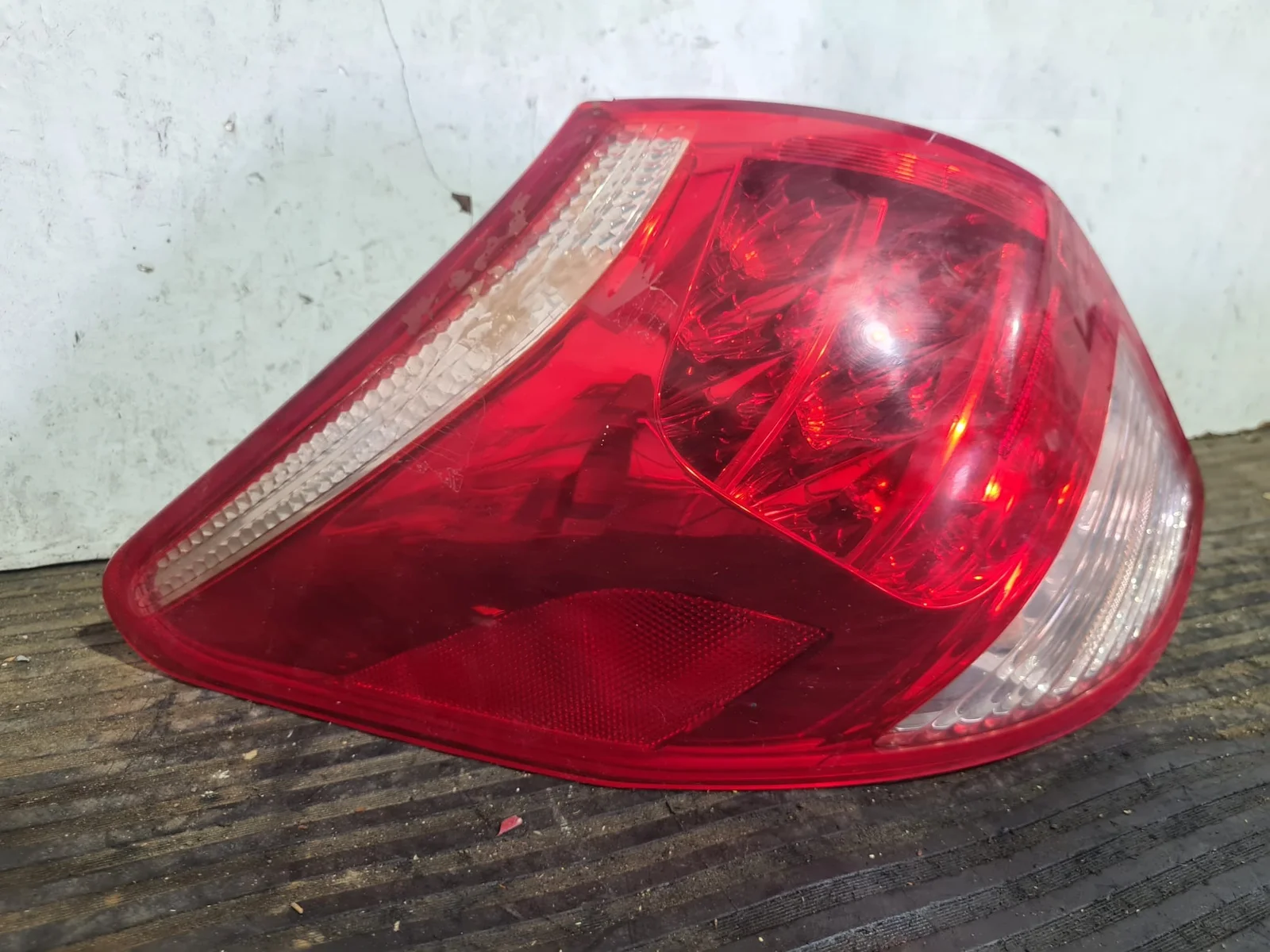 Foto de PILOTO TRASERO IZQUIERDO TOYOTA RAV4 (A3) referencia 1090037