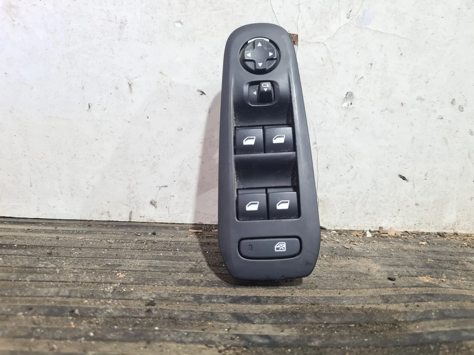 Foto de MANDO ELEVALUNAS DELANTERO IZQUIERDO PEUGEOT 308 referencia 10351159
