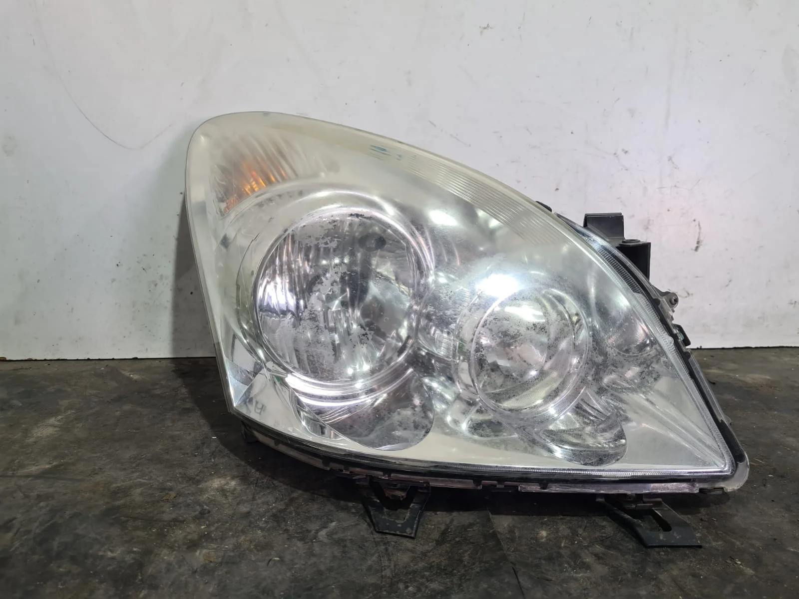 Foto de FARO DERECHO TOYOTA COROLLA VERSO (R1) referencia P7105R