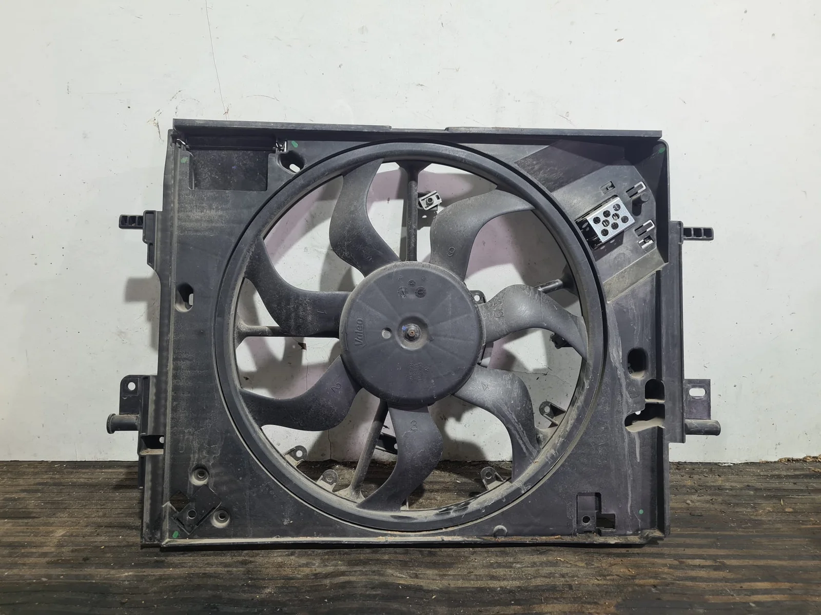 Foto de ELECTROVENTILADOR RENAULT CLIO V referencia 214810411R