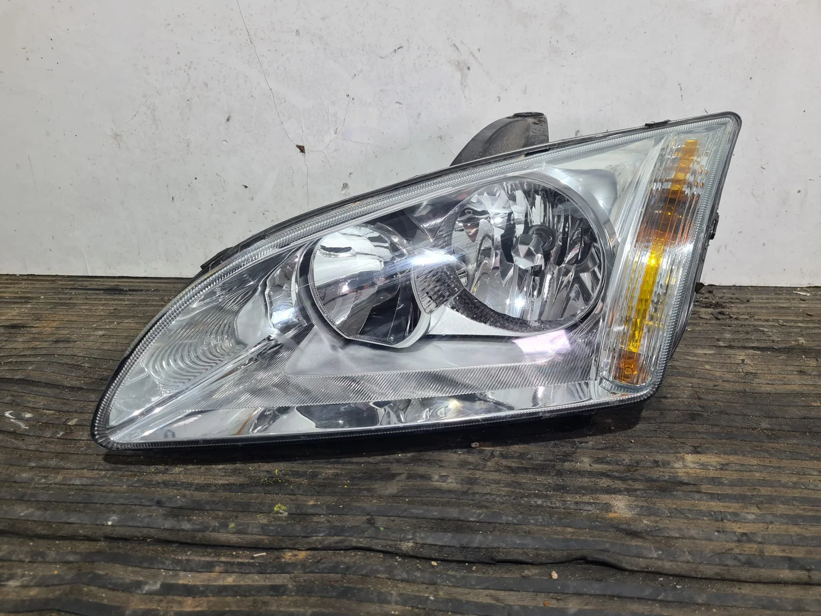 Foto de FARO IZQUIERDO FORD FOCUS BERLINA (CAP) referencia 4M5H3K060BA
