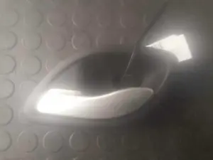 Foto de MANETA INTERIOR DELANTERA IZQUIERDA SIN MARCA SIN MODELO referencia CROMADA