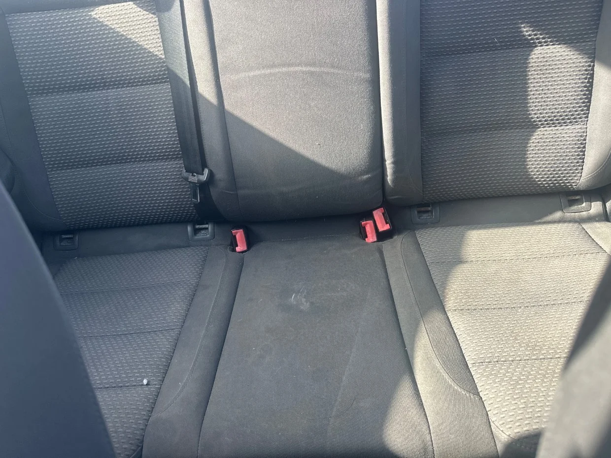 Foto de ENGANCHE CINTURON TRASERO IZQUIERDO VOLKSWAGEN GOLF V (1K1)(10.2003)