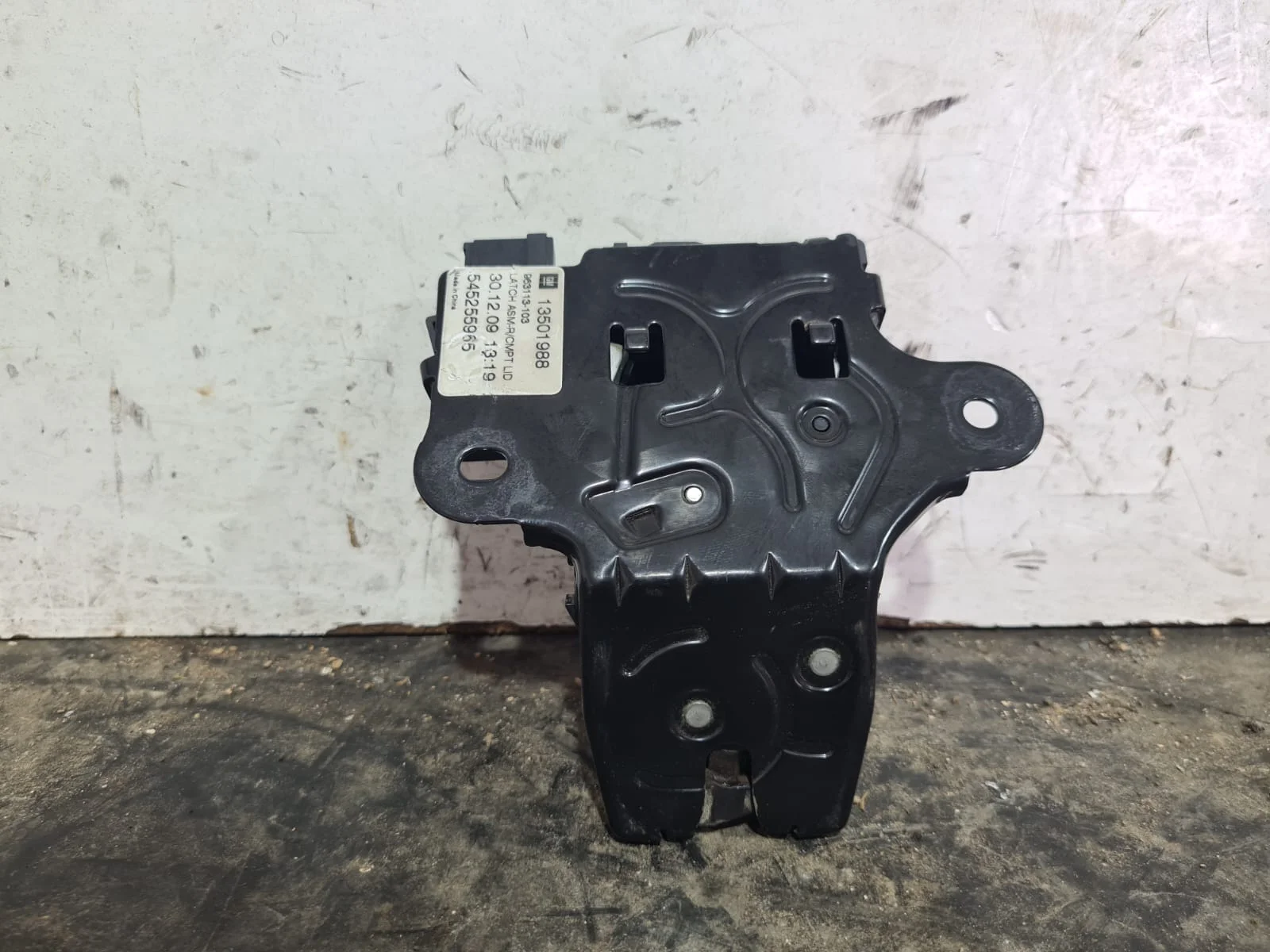 Foto de CERRADURA MALETERO / PORTON CHEVROLET CRUZE referencia 545255965