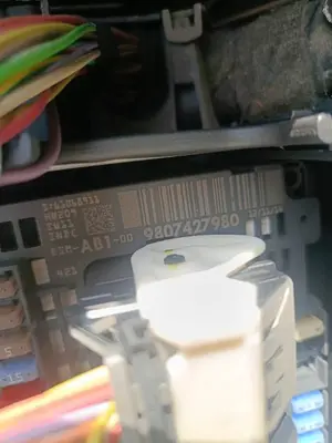 Foto de CAJA RELES / FUSIBLES CITROEN C4 BERLINA foto 2