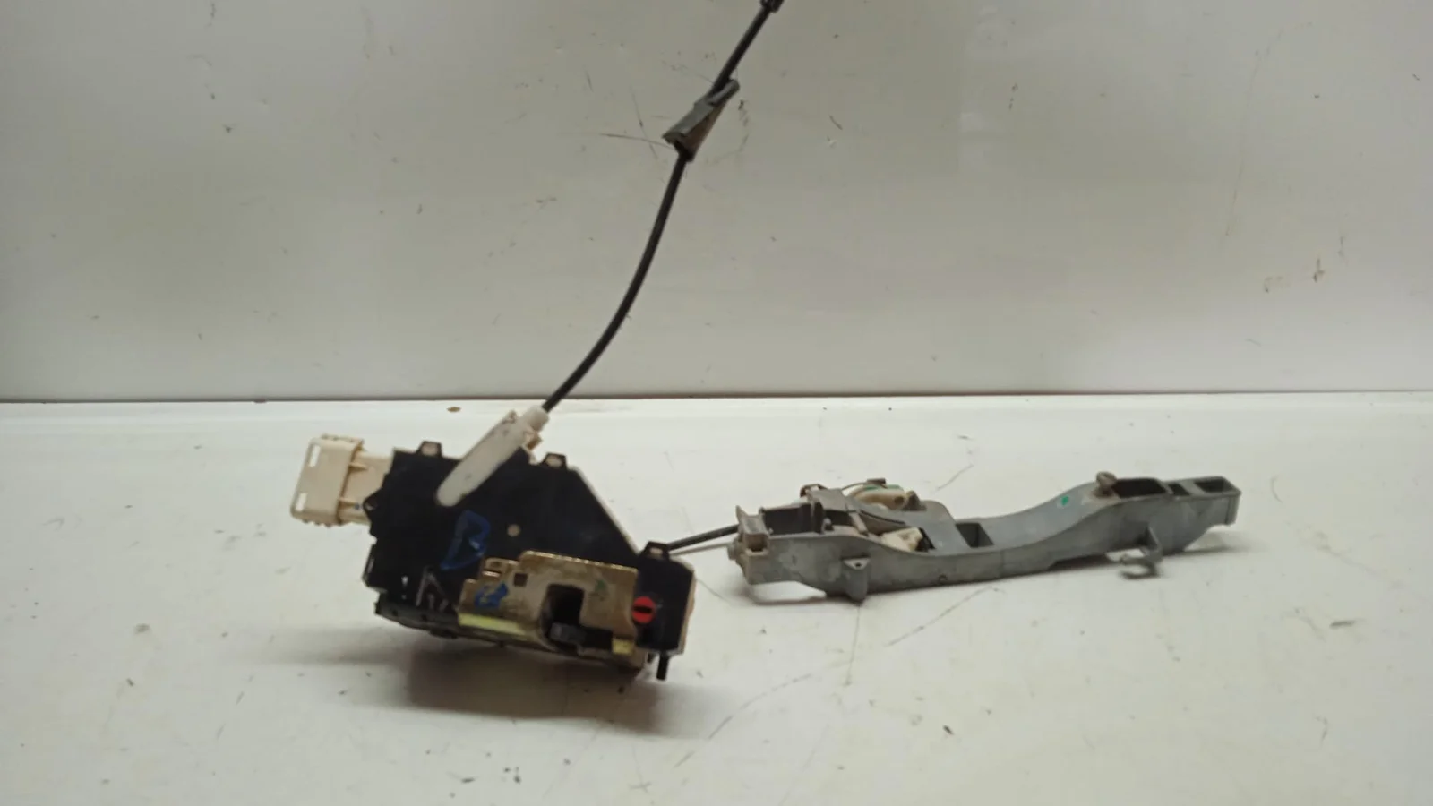 Foto de CERRADURA PUERTA DELANTERA DERECHA PEUGEOT 407 referencia 9653401580