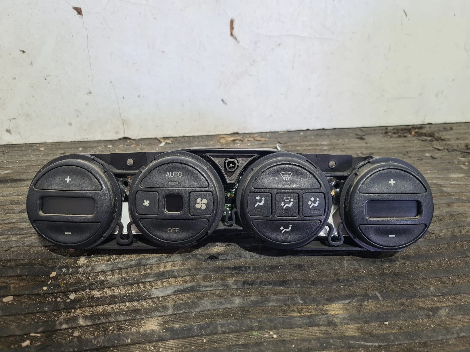 Foto de MANDO CLIMATIZADOR OPEL OMEGA B referencia 6018F1A