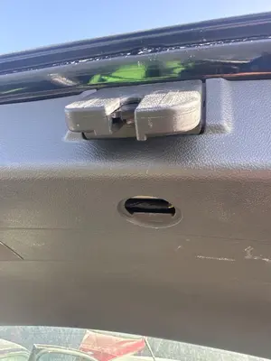 Foto de CERRADURA MALETERO / PORTON VOLKSWAGEN GOLF V (1K1)(10.2003)