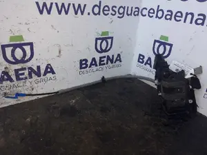 Foto de CERRADURA PUERTA DELANTERA IZQUIERDA FORD MONDEO BERLINA (CA2) referencia 6M2AR21813EC