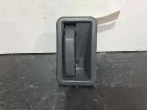 Foto de MANETA INTERIOR DELANTERA IZQUIERDA SIN MARCA SIN MODELO referencia 7700813585