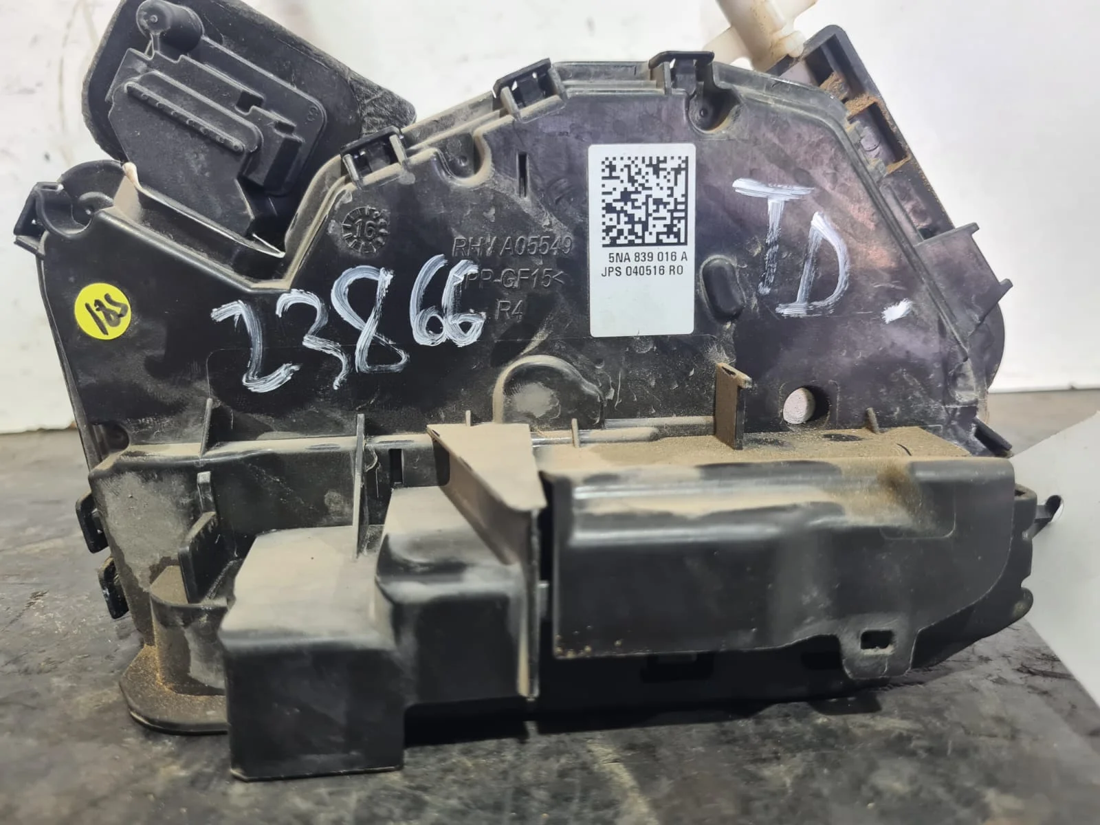 Foto de CERRADURA PUERTA TRASERA DERECHA VOLKSWAGEN TIGUAN (AD1) referencia 5NA839016A