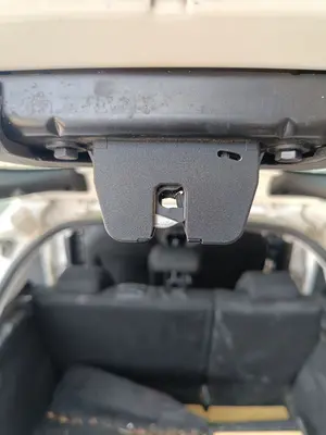 Foto de CERRADURA MALETERO / PORTON PEUGEOT 208 foto 2