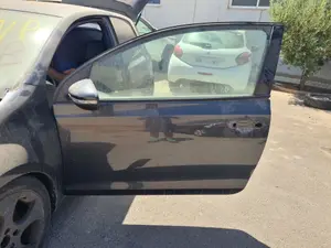 Foto de PUERTA DELANTERA IZQUIERDA VOLKSWAGEN GOLF VI (5K1)(10.2008)