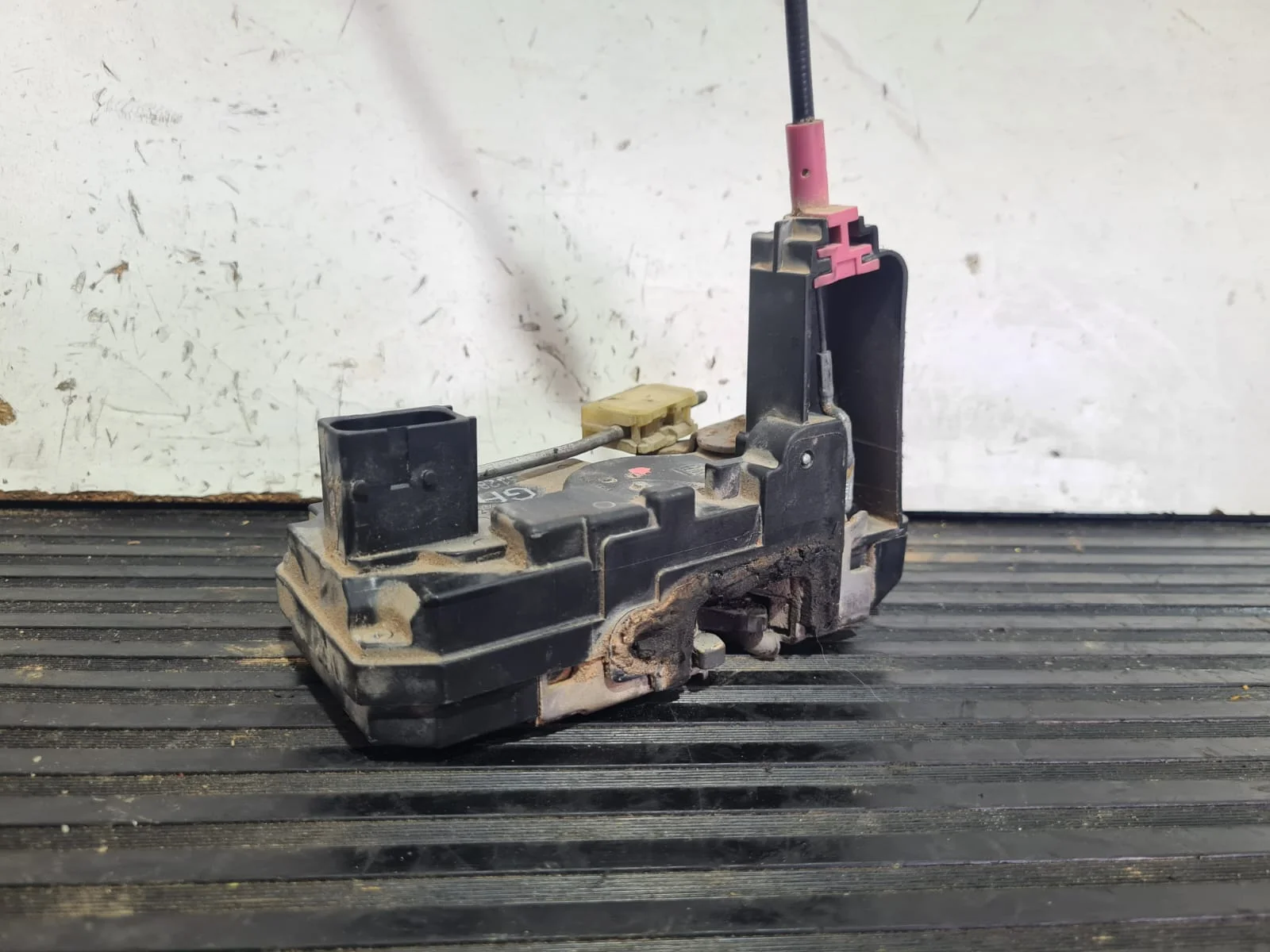 Foto de CERRADURA PUERTA TRASERA IZQUIERDA OPEL ASTRA G BERLINA referencia 13128115