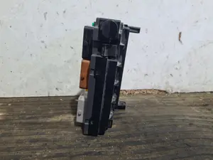 Foto de CAJA RELES / FUSIBLES PEUGEOT 308 referencia 9807028880 foto 3