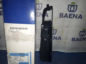 Foto de MANDO ELEVALUNAS TRASERO DERECHO SIN MARCA SIN MODELO referencia 96264381 foto 2