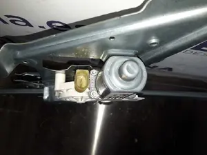 Foto de ELEVALUNAS DELANTERO IZQUIERDO SIN MARCA SIN MODELO referencia 2E0837401 foto 3