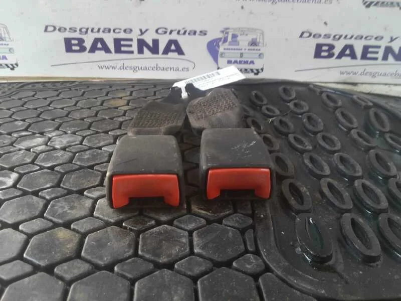 Foto de CINTURON SEGURIDAD TRASERO CENTRAL SIN MARCA SIN MODELO referencia SOLO ANCLAJE
