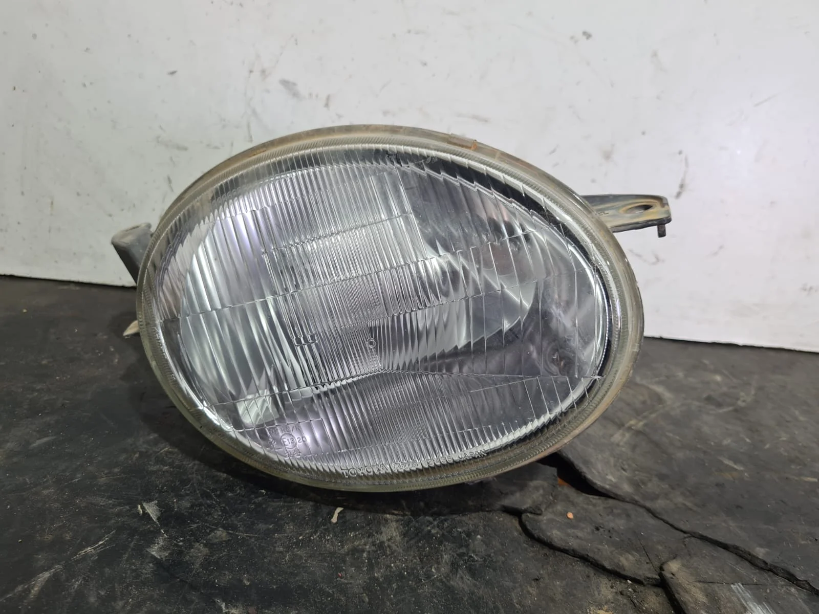 Foto de FARO DERECHO TOYOTA COROLLA (E11)